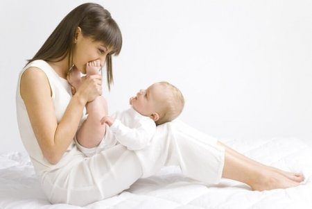Что подарить ребенку на 9 месяцев: нюансы выбора